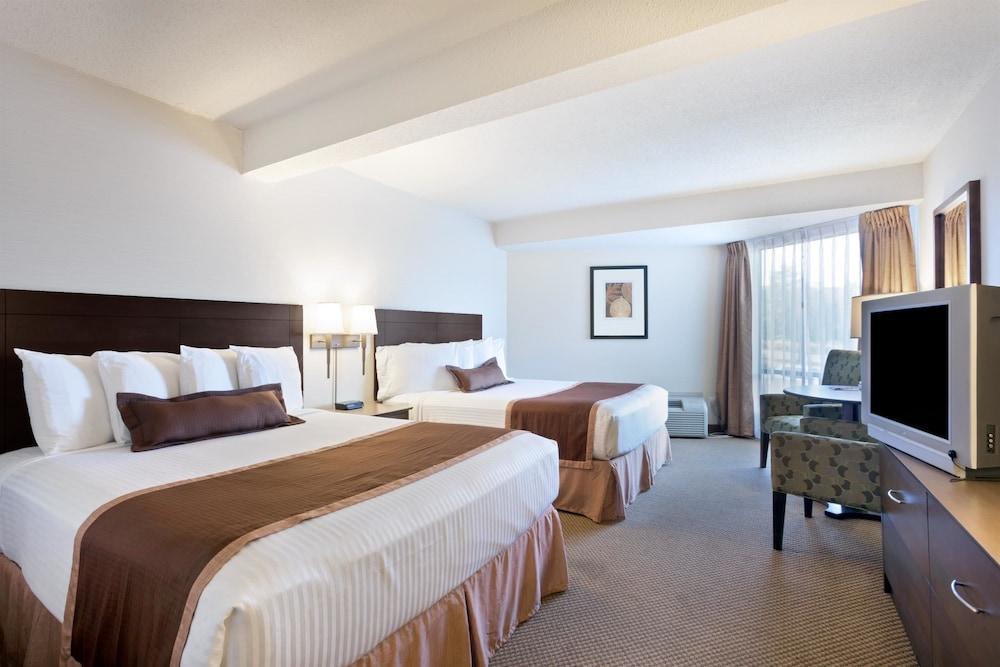 Hotel Ramada By Wyndham Kamloops Exteriér fotografie