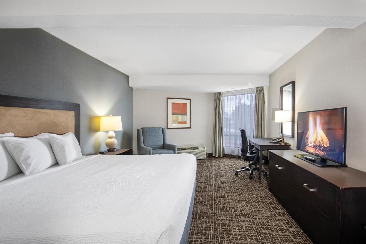 Hotel Ramada By Wyndham Kamloops Exteriér fotografie