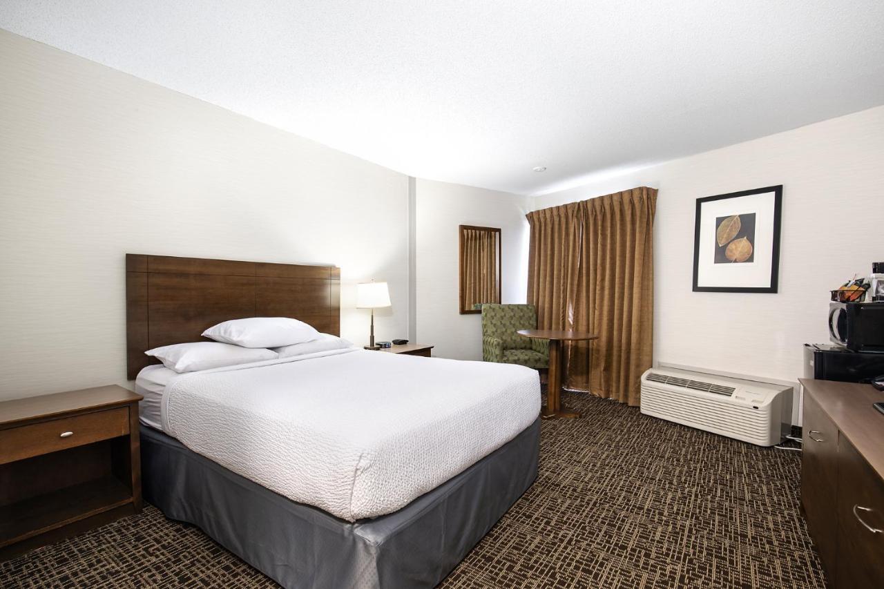 Hotel Ramada By Wyndham Kamloops Exteriér fotografie