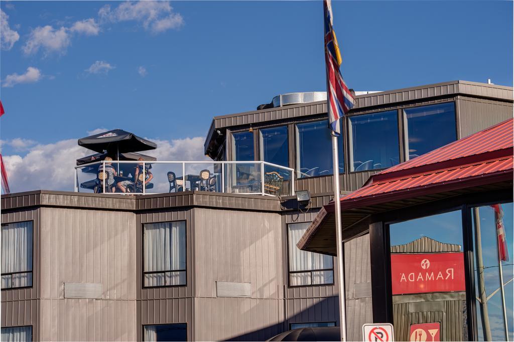 Hotel Ramada By Wyndham Kamloops Exteriér fotografie